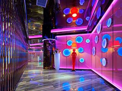 淺談深圳KTV裝飾方案中多變的燈光設(shè)計